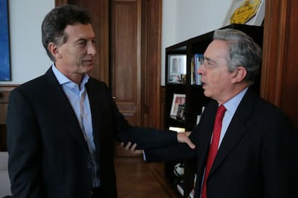 El jefe de Gobierno de la Ciudad de Buenos Aires, Mauricio Macri, recibió hoy en el Palacio Municipal al ex presidente y actual senador de Colombia, Álvaro Uribe