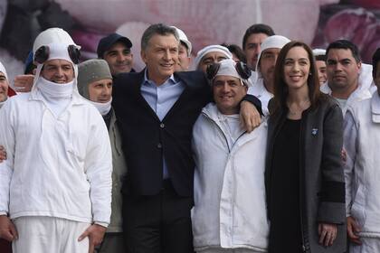 El expresidente Mauricio Macri y la exgobernadora María Eugenia Vidal visitaron la planta de la exCresta Roja tras su reactivación