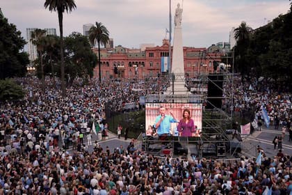 Macrio dio su último discurso como Presidente, ante una multitud