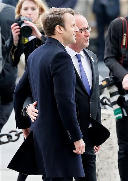 Macron y Hollande, ayer, durante un acto para recordar la victoria sobre los nazis