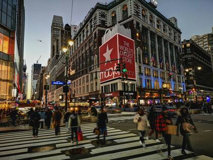 Macy's estará abierto en Labor Day y tendrá ofertas especiales ese día (Unsplash/Vladan Raznatovic)