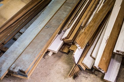 Madera recuperada de obra. Acá la reciclan para darle un valor agregado a las piezas.