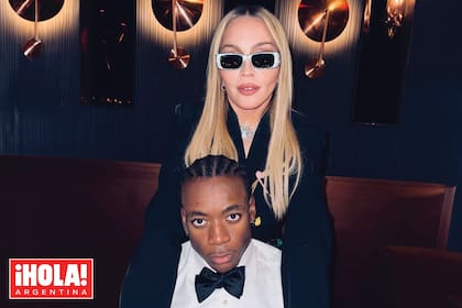 Madonna con su hijo David, en la fiesta que la diva le preparó en 2023, con motivo de sus 18 años