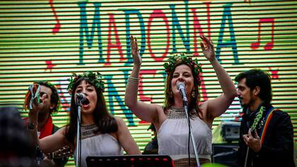 Madonna Nera, integrado por Verónica Morello, Guadalupe Soria, Maxi Manzo, Julián Gandara, Matías Gatica Duco, Nicolás Rainonne-Danza: Erica Bertolotto, Hernán Bertolotto y Alexia Theodwrou