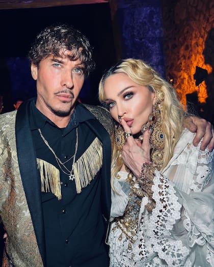 Madonna posa con el fotógrafo Steven Klein.