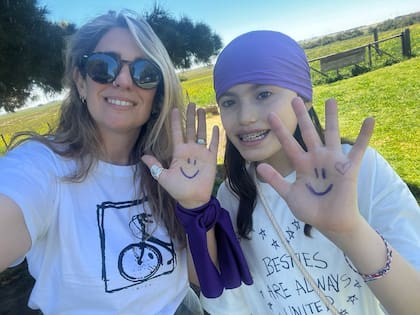 Madre e hija, durante un día de campo que se celebró el 9 de noviembre por el Día Mundial de la Adopción