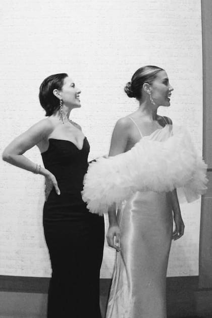 Madre e hija, radiantes de felicidad.