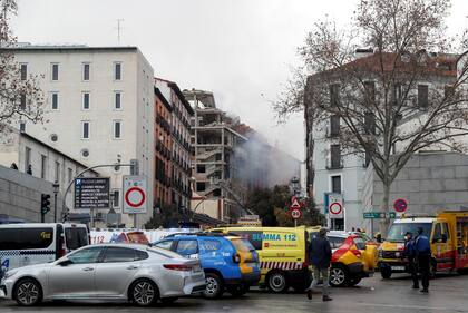 Un edificio destrozado por una explosión en el centro de Madrid