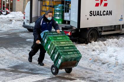 En los mercados hubo interrupciones de suministro el lunes, pero este martes se reanudó la actividad en Mercamadrid, la gran plataforma logística de distribución de alimentos frescos.