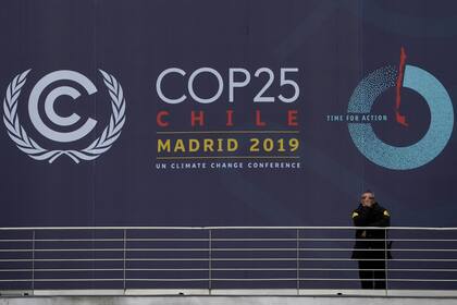 Madrid se blindará con 4.000 agentes para recibir la vigésimo quinta cumbre del clima, COP25, que se celebrará del 2 al 13 de diciembre, con un fuerte dispositivo de seguridad que incluye medidas especiales en fronteras y aeropuertos, así como una elevada vigilancia antiterrorista.