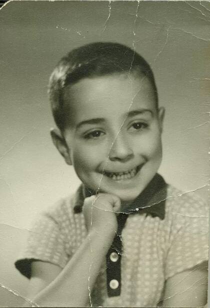 Madrigal creció en Ciudad de México, vivió en la colonia Juárez