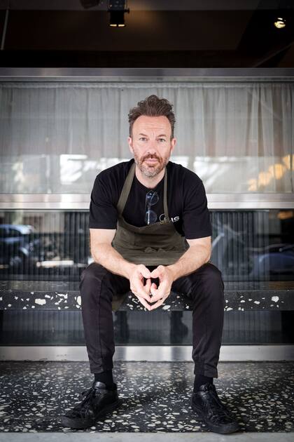 Mads Refslund abrió en 2023 el restaurante Ilis, en Nueva York