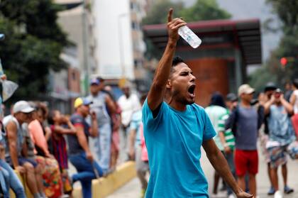 Maduro controla la energía para combatir el apagón: raciona el uso y acorta la jornada laboral