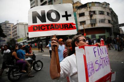 Maduro controla la energía para combatir el apagón: raciona el uso y acorta la jornada laboral