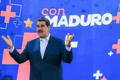 Maduro, en su programa televisivo, desde el que fustigó a Milei, quien dio asilo a seis opositores en la embajada argentina en Caracas