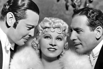 Mae West se convirtió en la estrella más rentable de Hollywood y sacó a Paramount de la quiebra