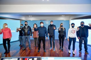 Tras la derrota electoral, los intendentes y La Cámpora se reacomodan en un clima tenso