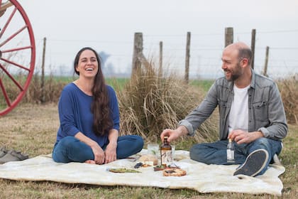 Magda y Fernando reparten sus días entre el campo en Rojas y su casa en Martínez.