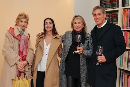 Magdalena Casal, Mercedes Corte, Fatty Saint y Rodrigo Jordan estuvieron muy interesados en las obras expuestas