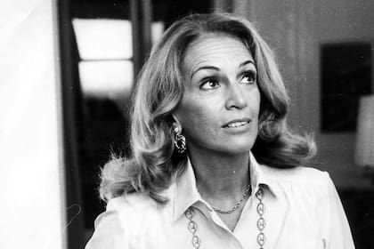 Magdalena Ruiz Guiñazú, elegante, discreta, pero determinada para "cantarles las cuarenta" a los políticos de turno