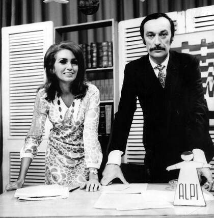 Magdalena Ruiz Guiñazú y Antonio Carrizo condujeron el noticiero La primera de la noche, a comienzo de los 70