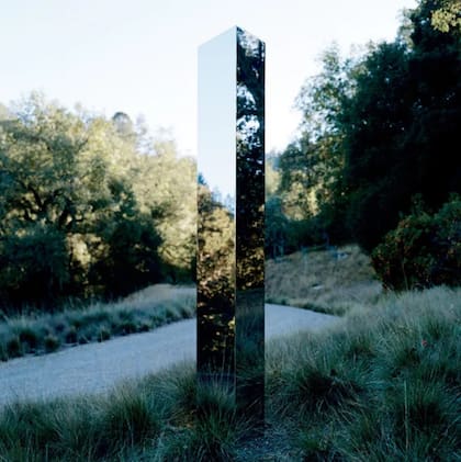 Magia (2008), instalación de John McCracken, en Napa Valley