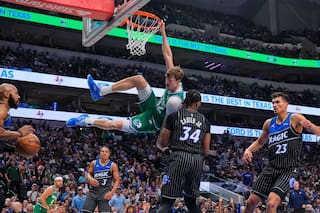 Magic derrota 138-127 a Dallas pese a los 51 puntos del novato Cooper Flagg
