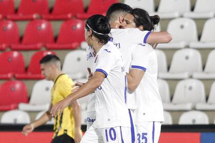 Magnín y Gallardo combinaron para el único gol del equipo argentino en Asunción