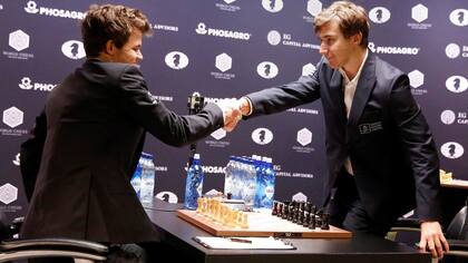 Magnus Carlsen y Sergey Karjakin acordaron tablas y habrá un desempate con partidas semirápidas