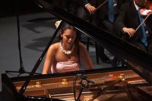 La pianista que cambió la fama mundial por la Isla de Pascua