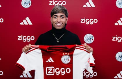 Maher Carrizo fue presentado como refuerzo de Ajax