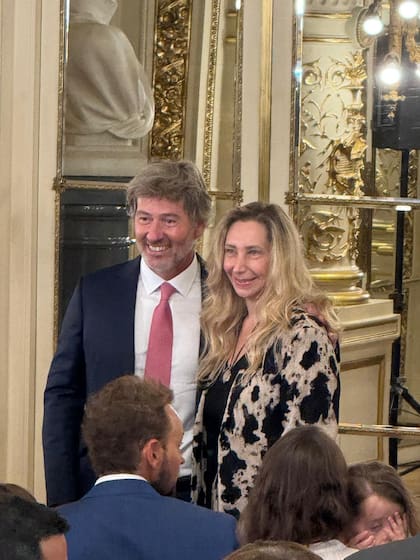 Mahiques junto a Karina Milei, en la jura del primero.