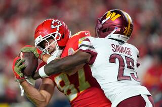 Mahomes y Hunt lideran a Chiefs en victoria 28-7 sobre Commanders, su novena seguida en la serie