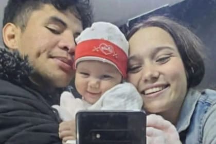 Maikelys junto a sus padres