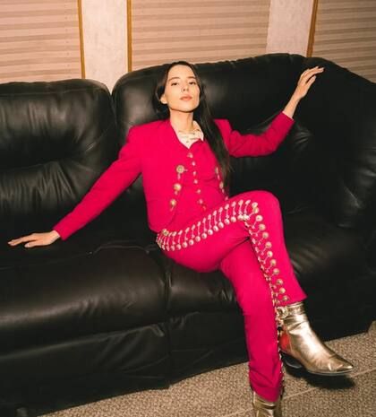 Majo no solo canta, también escribe muchas de sus canciones