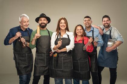 Maju Lozano junto al equipo de esta nueva versión de Cocineros Argentinos