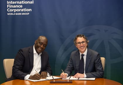 Makhtar Diop, director General de la IFC, con Simon Trott, CEO de Rio Tinto