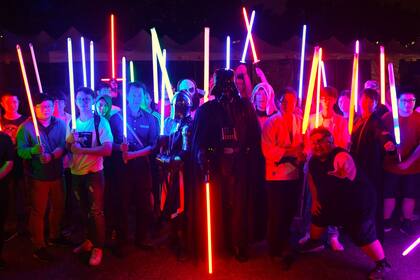 Makoto Tsai junto a Darth Vader y in grupo de caballeros Jedi en Star Wars 2018