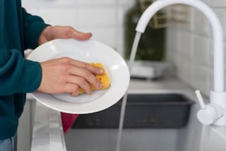 Cómo lavar los platos correctamente y evitar que tengan malos olores