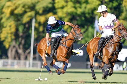 Mala noticia para Juan Martín Zubía: Camilo Castagnola viene lanzado en velocidad con la bocha dominada...