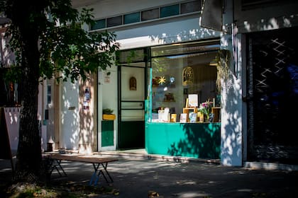 Mala Testa se ubica en el circular barrio de Parque Chas.