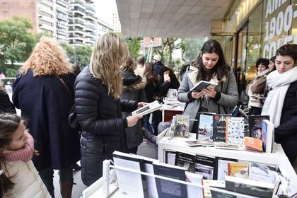 También hubo actividades en la entrada, con la obra de Erlich de fondo