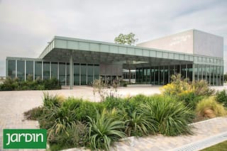 El museo que se fusiona con un alisal artificial único en el país y propone una nueva manera de pensar el paisaje suburbano