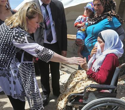 Malcorra, en un campo de refugiados sirios, en el Líbano, en mayo pasado