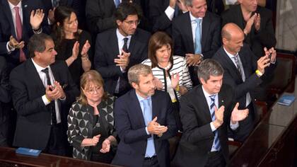 Malcorra, Garavano, Frigerio, Bullrich, De Andreis, Peña, Dietrich y Bergman, aplauden a Macri