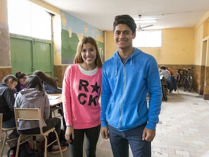 Malena Ayarde y Gustavo González, los primeros universitarios de sus familias