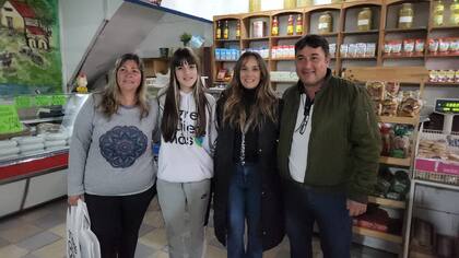 Malena Galmarini, este jueves de campaña en un barrio de Tigre