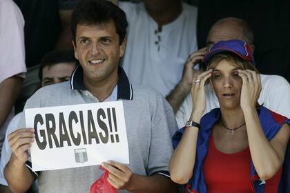 Sergio Massa y su mujer, Malena Galmarini, en un festejo de Tigre de hace más de una década