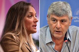 Fuerte cruce entre Galmarini y Buryaile por una obra que inauguraron Massa y de Pedro