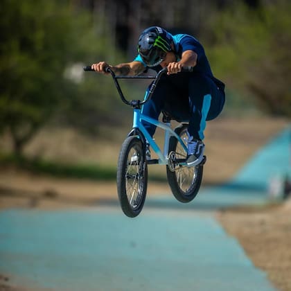 “Maligno” se integró al patrocinio de Grupo Carlos Karabitian a principios del 2022. Foto/Instargam: @malignobmx